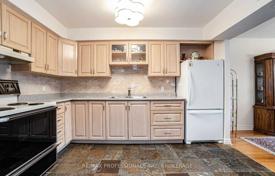6 odalılar daire Etobicoke'de, Kanada. C$703,000