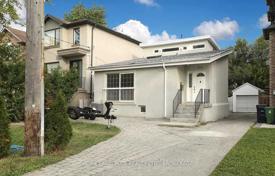 7 odalılar şehir içinde müstakil ev North York'da, Kanada. C$2,419,000