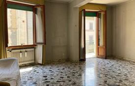 8 odalılar daire 197 m² Floransa'da, İtalya. 750,000 €