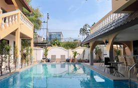 12 odalılar villa 350 m² Pattaya'da, Tayland. $566,000