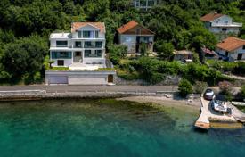 6 odalılar villa 423 m² Tivat city'da, Karadağ. 2,000,000 €