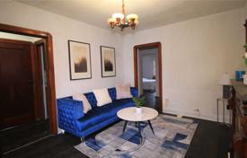 2 odalılar şehir içinde müstakil ev Etobicoke'de, Kanada. C$1,335,000