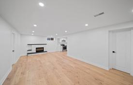 4 odalılar şehir içinde müstakil ev Etobicoke'de, Kanada. C$2,401,000