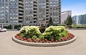 6 odalılar daire Yonge Street'da, Kanada. C$937,000