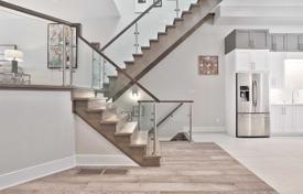 9 odalılar şehir içinde müstakil ev Scarborough'da, Kanada. C$2,275,000