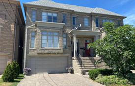 4 odalılar konak North York'da, Kanada. C$2,215,000