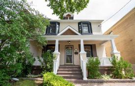 4 odalılar konak Old Toronto'da, Kanada. C$1,468,000