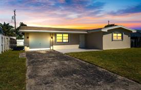 2 odalılar şehir içinde müstakil ev 156 m² Pembroke Pines'da, Amerika Birleşik Devletleri. $525,000