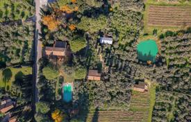 24 odalılar villa Pescia'da, İtalya. Price on request