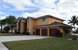 Şehir içinde müstakil ev – Pembroke Pines, Broward, Florida,  Amerika Birleşik Devletleri. $1,050,000