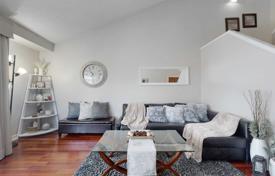 4 odalılar şehir içinde müstakil ev Etobicoke'de, Kanada. C$1,187,000