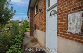 9 odalılar konak North York'da, Kanada. C$1,140,000