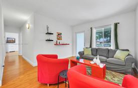 3 odalılar şehir içinde müstakil ev 167 m² Miami'de, Amerika Birleşik Devletleri. $699,000