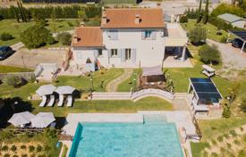 12 odalılar köşk 298 m² Cortona'da, İtalya. 1,350,000 €