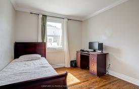 10 odalılar şehir içinde müstakil ev Toronto'da, Kanada. C$1,665,000