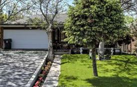 12 odalılar şehir içinde müstakil ev North York'da, Kanada. C$1,940,000