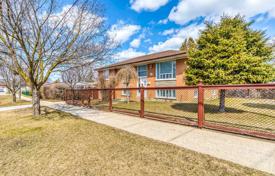 9 odalılar şehir içinde müstakil ev Etobicoke'de, Kanada. C$1,425,000