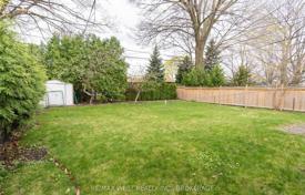 10 odalılar şehir içinde müstakil ev Etobicoke'de, Kanada. C$1,768,000