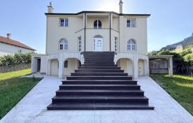 9 odalılar şehir içinde müstakil ev 380 m² Primorje-Gorski Kotar County'da, Hırvatistan. 720,000 €
