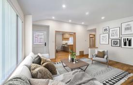 9 odalılar şehir içinde müstakil ev North York'da, Kanada. C$1,897,000