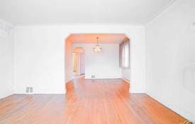 7 odalılar şehir içinde müstakil ev Etobicoke'de, Kanada. C$1,487,000