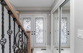 8 odalılar şehir içinde müstakil ev Etobicoke'de, Kanada. C$1,276,000