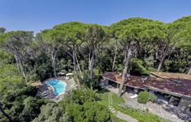 Villa – Roccamare, Toskana, İtalya. $19,000 haftalık