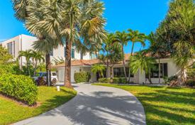 Şehir içinde müstakil ev – Hallandale Beach, Florida, Amerika Birleşik Devletleri. $2,850,000