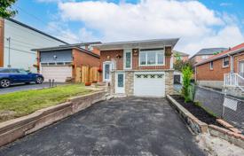 8 odalılar şehir içinde müstakil ev Scarborough'da, Kanada. C$1,544,000