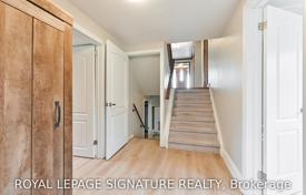 12 odalılar şehir içinde müstakil ev North York'da, Kanada. C$1,675,000