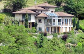 10 odalılar villa 400 m² Como Gölü'nde, İtalya. 1,150,000 €
