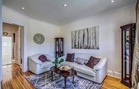 4 odalılar şehir içinde müstakil ev York'da, Kanada. C$1,328,000