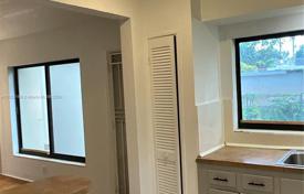 4 odalılar şehir içinde müstakil ev 151 m² Miami'de, Amerika Birleşik Devletleri. $529,000