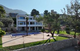 5 odalılar villa 350 m² Sutomore'de, Karadağ. 1,900,000 €