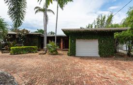 Yazlık ev – North Miami, Florida, Amerika Birleşik Devletleri. $875,000