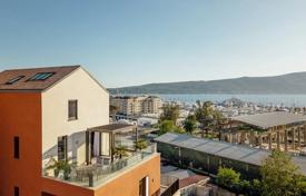 3 odalılar çatı dairesi 179 m² Tivat city'da, Karadağ. 1,495,000 €