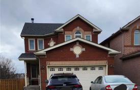 5 odalılar şehir içinde müstakil ev Scarborough'da, Kanada. C$1,641,000