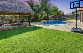 Şehir içinde müstakil ev – Coral Springs, Florida, Amerika Birleşik Devletleri. $788,000