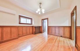 4 odalılar şehir içinde müstakil ev Etobicoke'de, Kanada. C$2,002,000