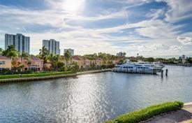 Şehir içinde müstakil ev – Aventura, Florida, Amerika Birleşik Devletleri. $1,370,000