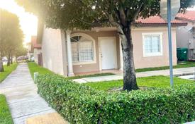3 odalılar şehir içinde müstakil ev 116 m² Miami'de, Amerika Birleşik Devletleri. $515,000