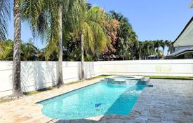 Şehir içinde müstakil ev – West End, Miami, Florida,  Amerika Birleşik Devletleri. $1,050,000