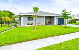 Şehir içinde müstakil ev – Plantation, Broward, Florida,  Amerika Birleşik Devletleri. $599,000