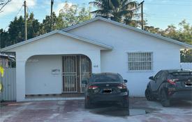 6 odalılar şehir içinde müstakil ev 156 m² Hialeah'da, Amerika Birleşik Devletleri. $599,000