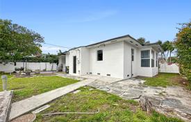 2 odalılar şehir içinde müstakil ev 118 m² Miami'de, Amerika Birleşik Devletleri. $695,000