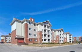6 odalılar daire Scarborough'da, Kanada. C$800,000