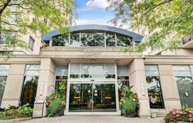 6 odalılar daire Scarborough'da, Kanada. C$871,000