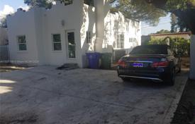 4 odalılar şehir içinde müstakil ev 125 m² Miami'de, Amerika Birleşik Devletleri. $775,000