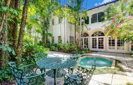 Yazlık ev – Coral Gables, Florida, Amerika Birleşik Devletleri. $2,450,000