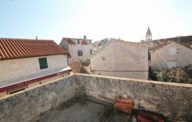 4 odalılar şehir içinde müstakil ev 174 m² Trogir'da, Hırvatistan. 383,000 €